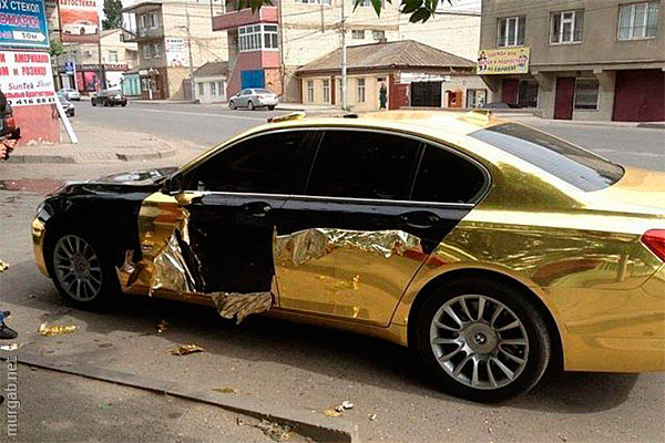 Позолоченный автомобиль